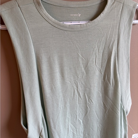 Old Navy active wear shirt - Picture 7 of 8